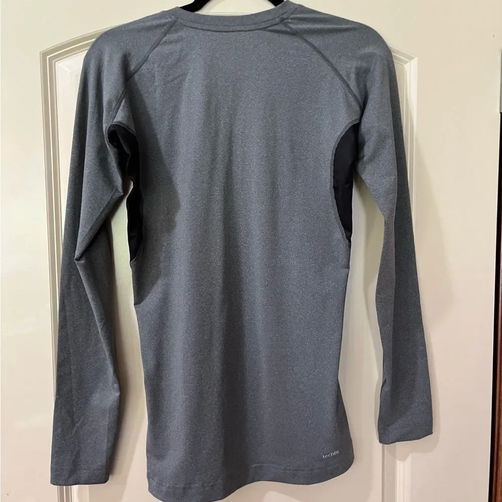 ADIDAS Adidas Long Sleeve Athletic Pull Over T-Shirt Gray Black Men’s Medium